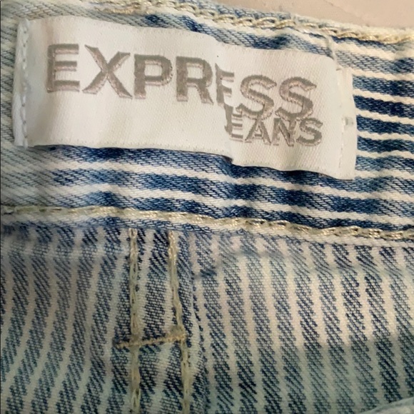 Express Jean Shorts with faded color - Picture 2 of 3